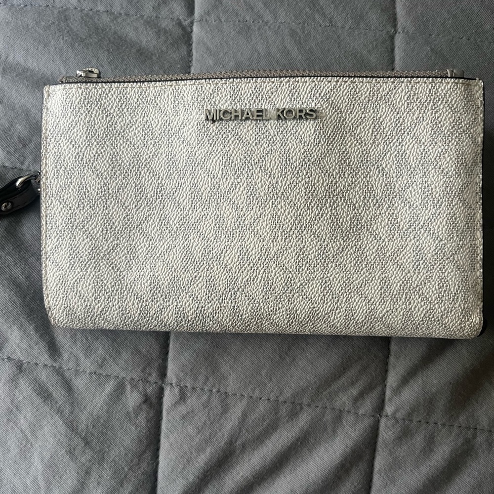 Michael kors wristlet